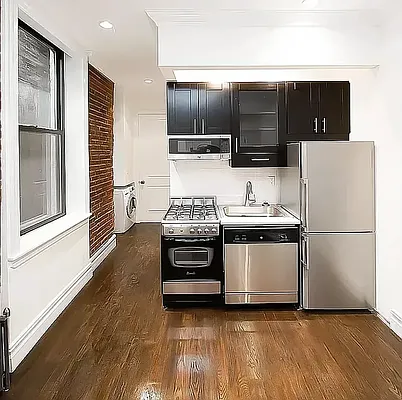 Rented by Avenues Real Estate | media 3