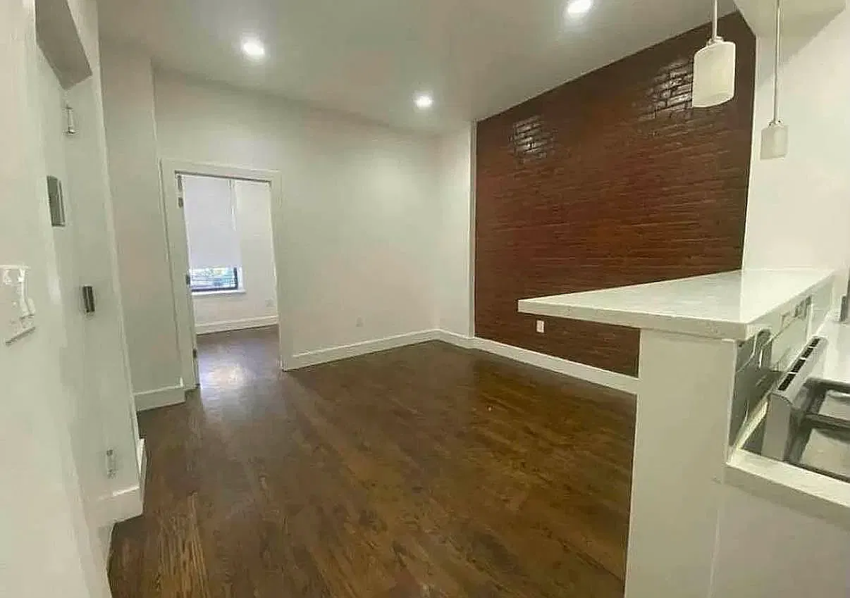 28 West 132nd Street — Photo 2