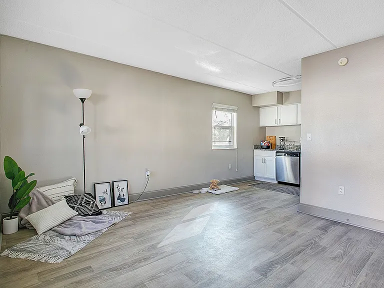 3435 S Orange Ave — Photo 9