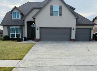 2716 N 16th St, Broken Arrow, OK 74012