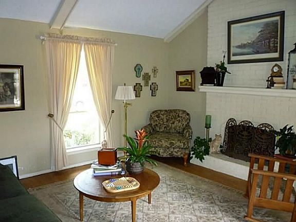 4th image of 3408 Fontaine St