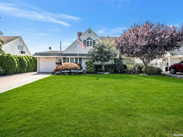 10 Dahlia Lane, Wantagh, NY 11793