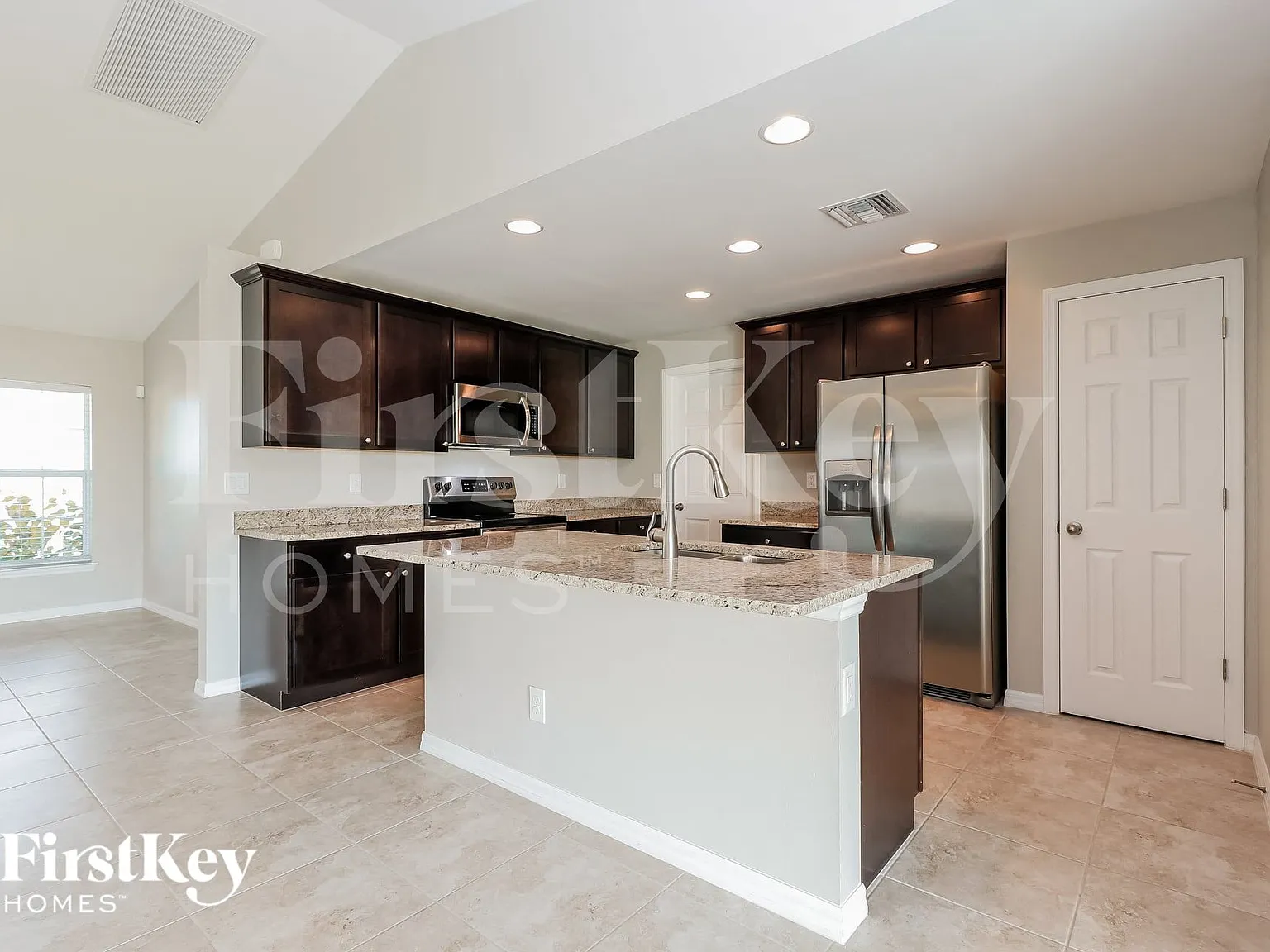 4 bed, 2.0 bath, 1828 sqft, $1,865 — Photo 4