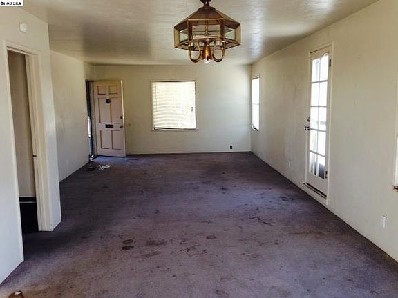 4th image of 2552 Truman Ave