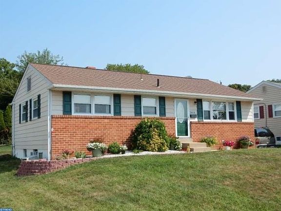 2nd image of 2414 Newell Dr