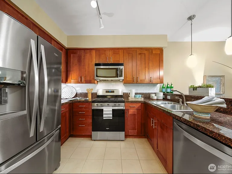 51 Pine St #202 — Photo 15