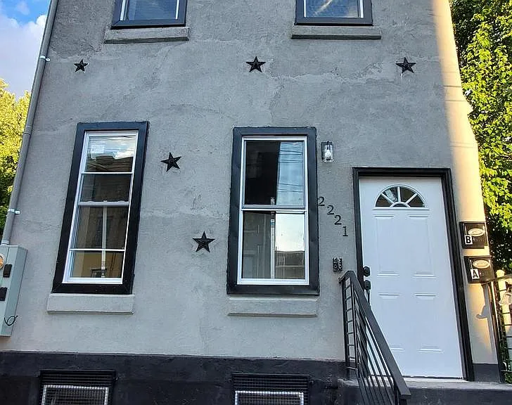2221 N Franklin St — Photo 5