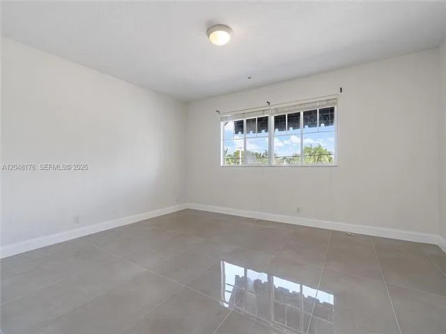 1772 NE 9th St — Photo 9
