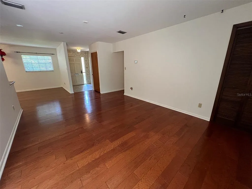 4 bed, 2.0 bath, 1560 sqft, $2,400 — Photo 3