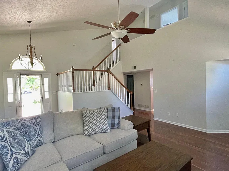645 Declaration Ct — Photo 4