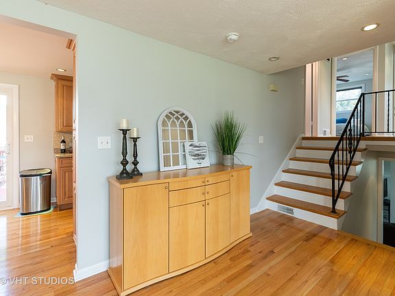 3rd image of 33341 N Valley View Dr