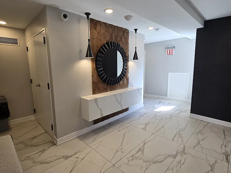 260 E Chestnut St — Photo 32