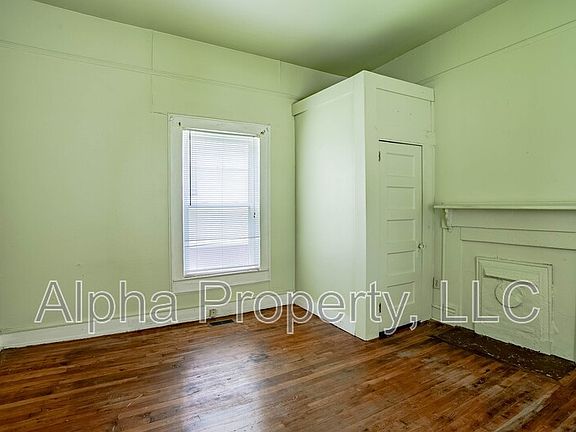 4th image of 115 4th St