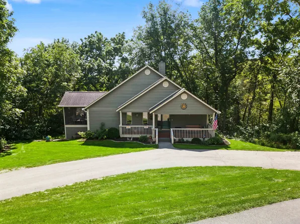 303 W Wachter Rd, Galena, IL 61036