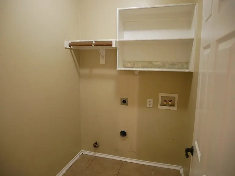 7135 Saint Augustine Dr — Photo 32
