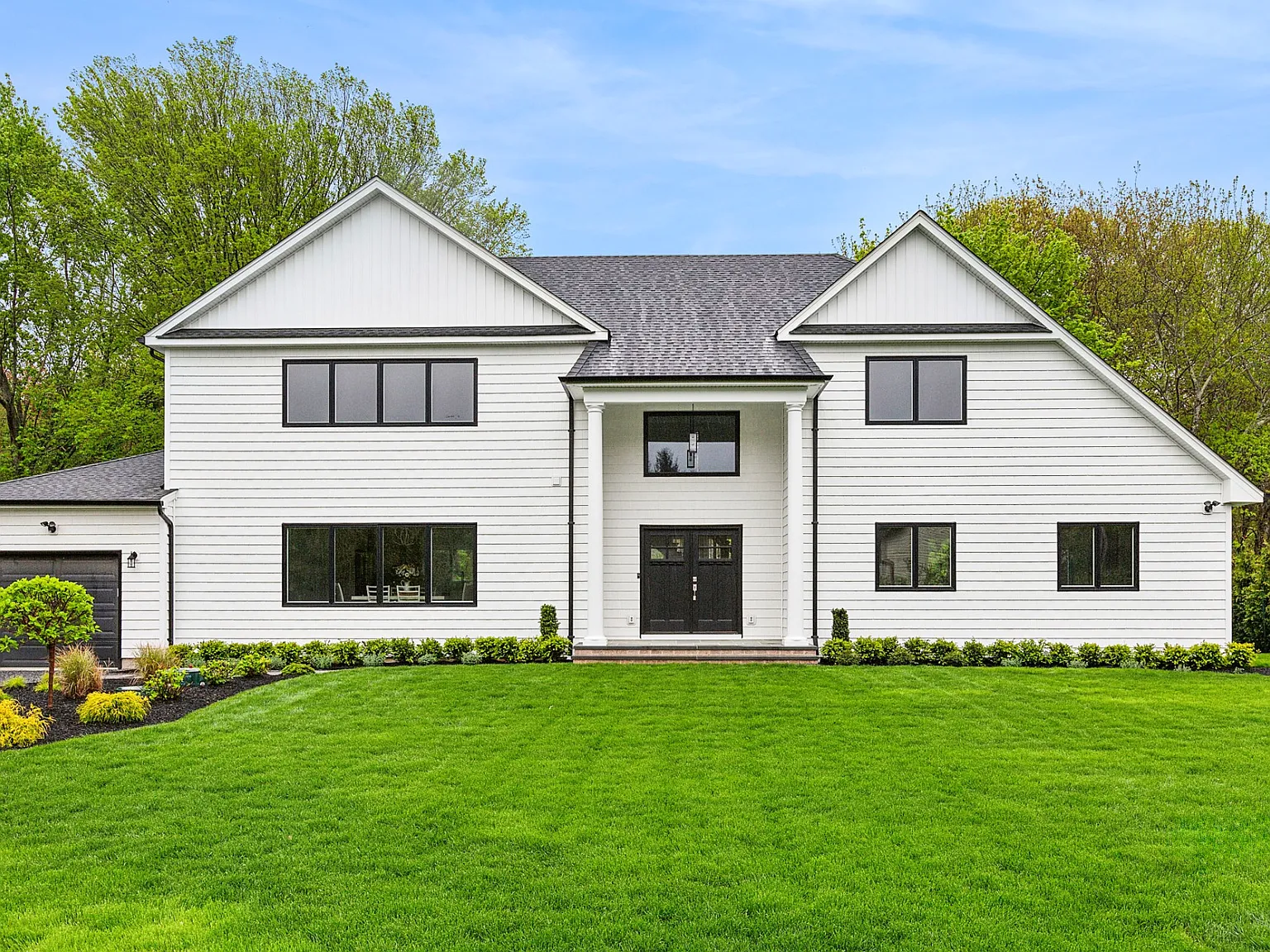 New Construction Minutes to Southampton Village & Ocean Beaches — Photo 1