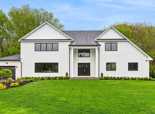 6 Millstone Dr, Southampton, NY 11968