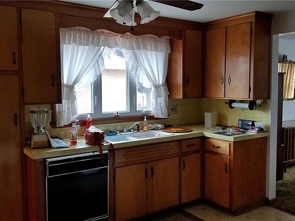 3rd image of 48 Aurora Dr
