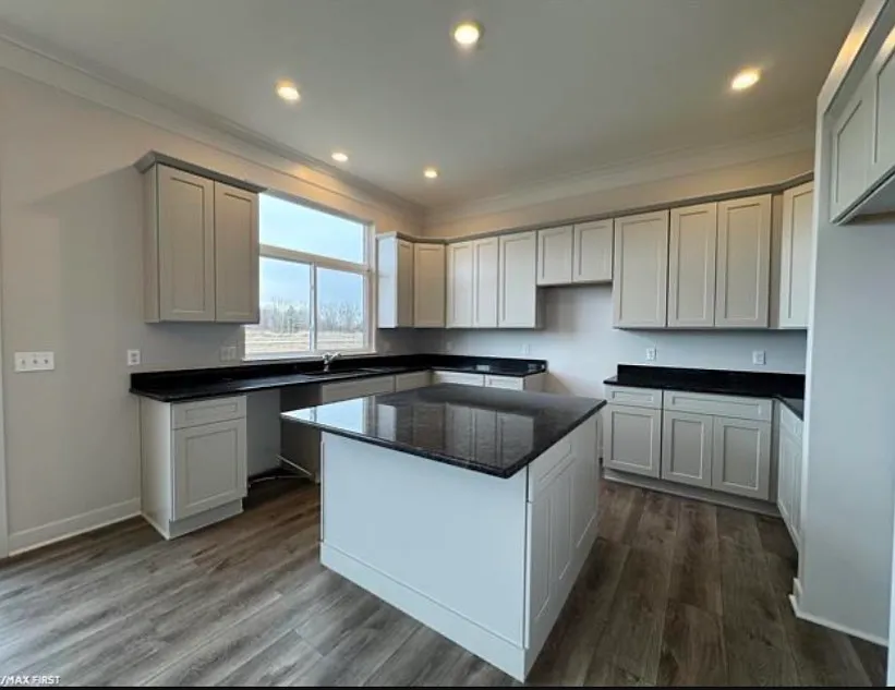 3 bed, 2.5 bath, 2034 sqft, $3,200 — Photo 2