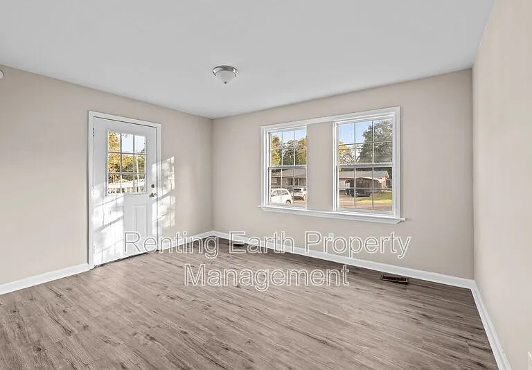 2423 Circle Dr — Photo 6