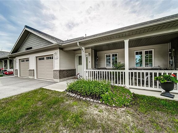 2nd image of 61 Ivy Cres