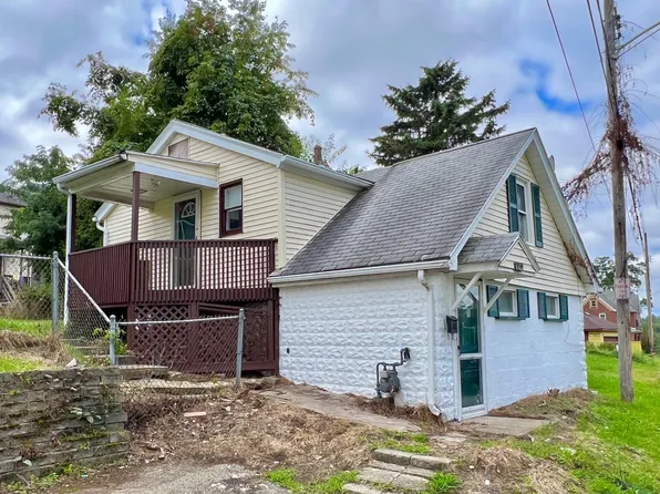 130 Zewe Aly, Duquesne, PA 15110