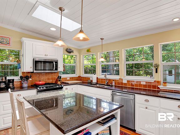 4th image of 206 Fig Ave