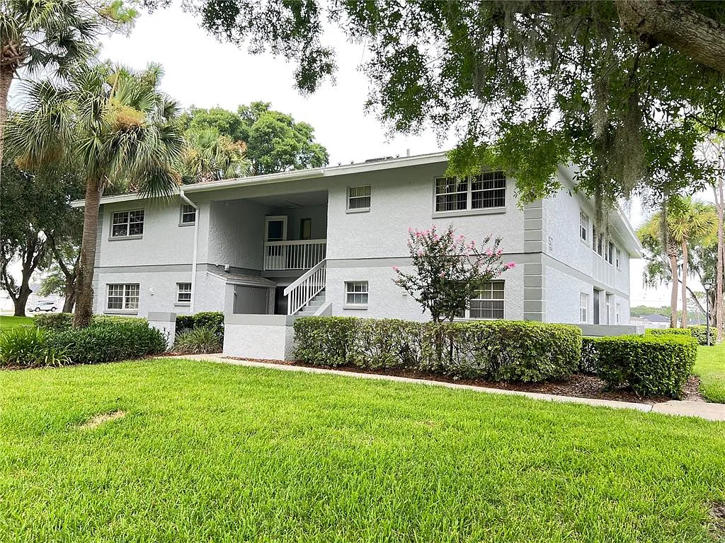2 bed, 2.0 bath, 825 sqft, $1,200 — Photo 2