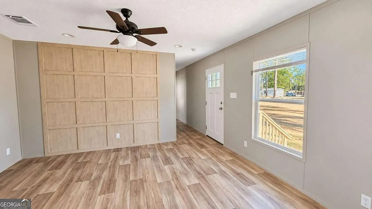 3 bed, 2.0 bath, 1050 sqft, $1,400 — Photo 4