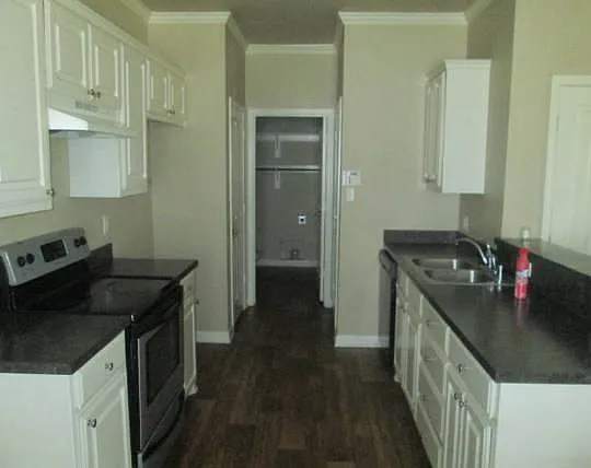 402 E Ash St — Photo 6