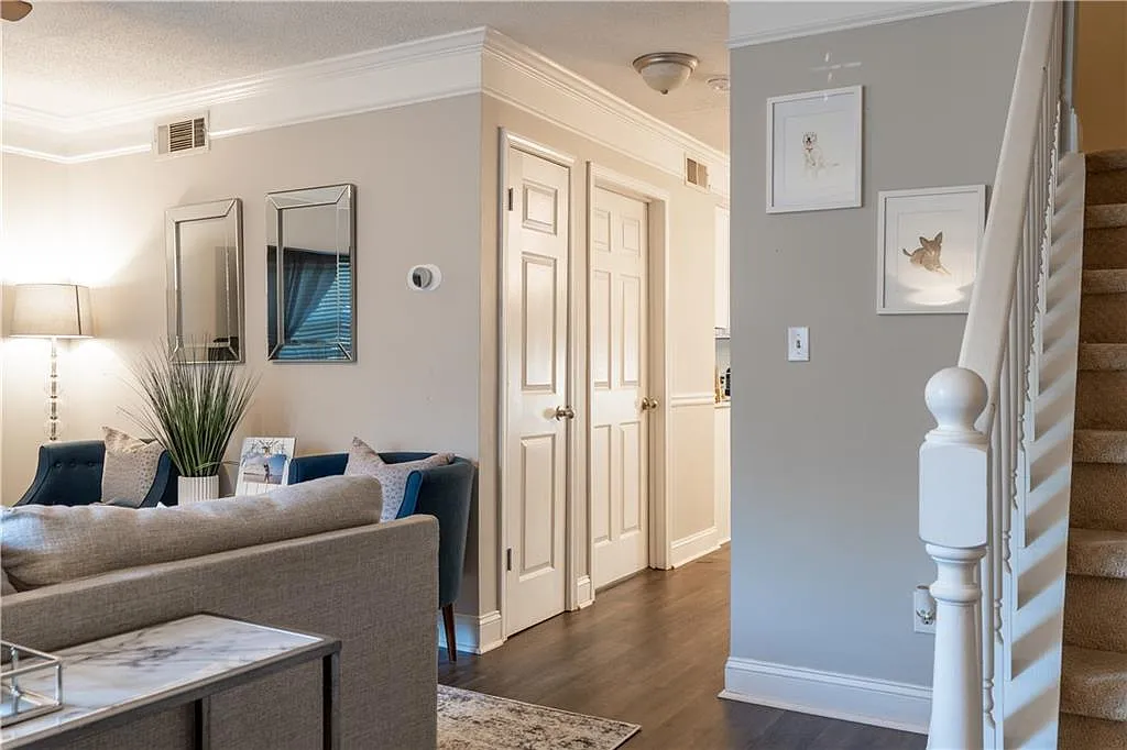 2 bed, 2.5 bath, 1324 sqft, $2,200 — Photo 4