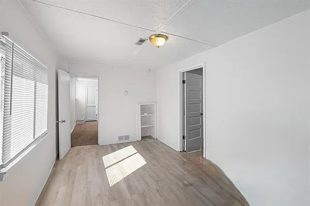 2 bed, 750 sqft, $800 — Photo 3
