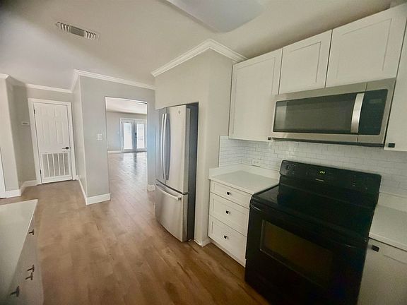 3rd image of 382 Chester Lee St