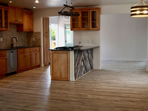 4th image of 424 S B St #A
