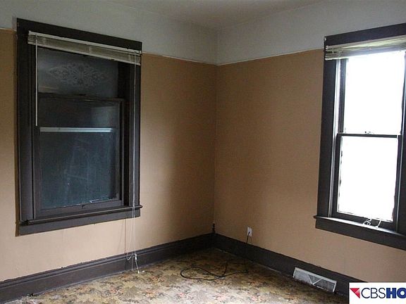4th image of 202 S Moldau Ave