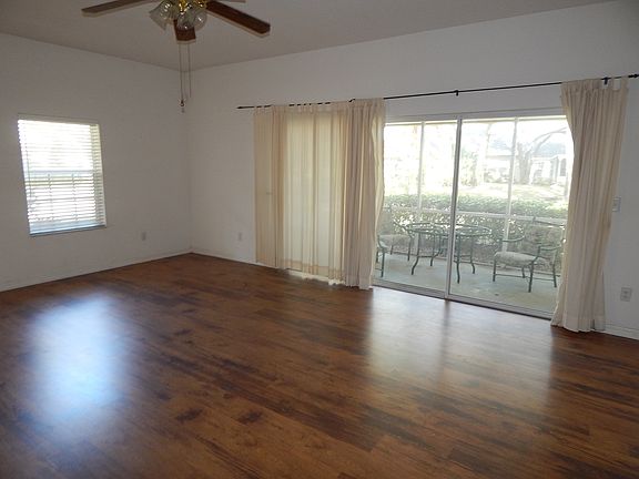 3rd image of 1626 Red Oak Ln