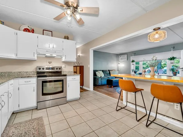 20 Lawrence Rd APT 5, Rowley, MA 01969