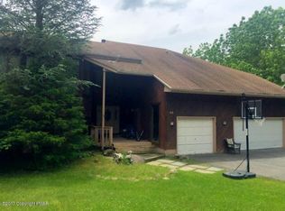 3341 Mountain View Dr, Tannersville, PA 18372
