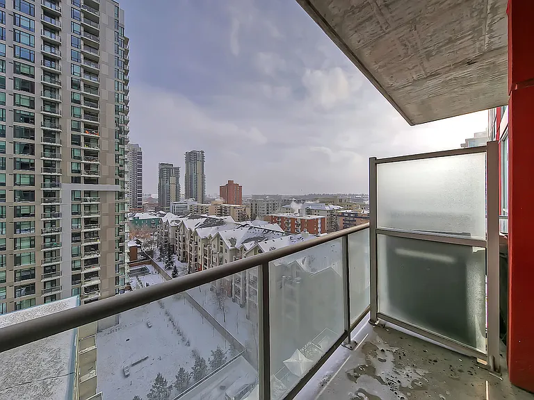 135 13th Ave SW #911 — Photo 21