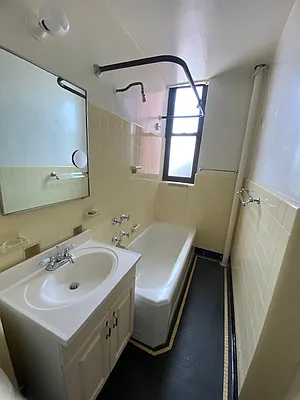 Rented by Gala West Realty LTD | media 5