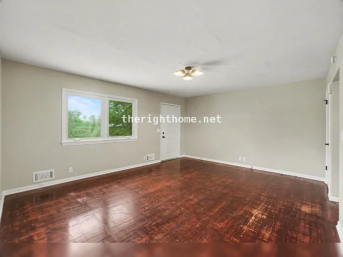 6929 N 64th St — Photo 7