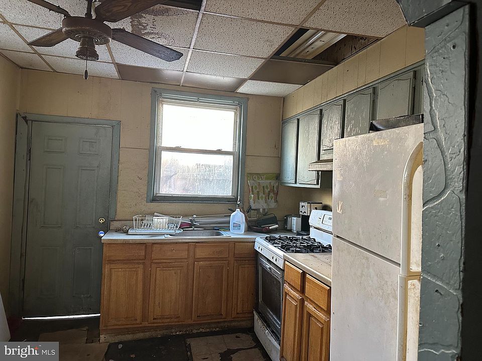 2nd image of 2626 S Beulah St