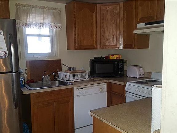 4th image of 914 Laurel St