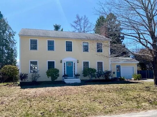 11 McKinley Road, Falmouth, ME 04105