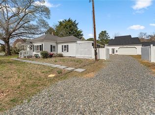 6827 Williams Landing Rd, Hayes, VA 23072