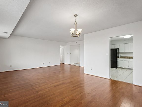 4th image of 3713 George Mason Dr #1508