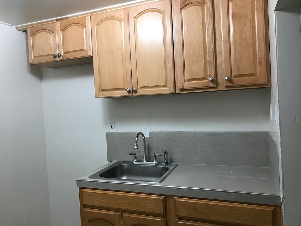 1st image of 205 Willowbrook St #205
