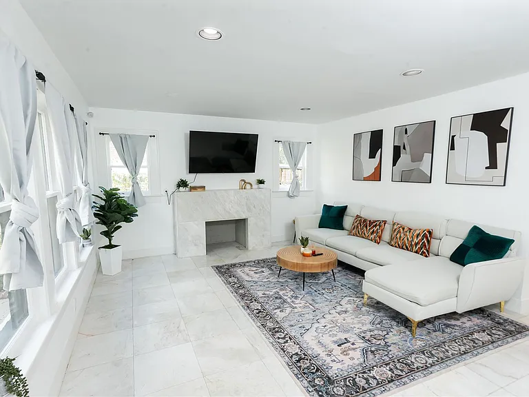 1629 Bonnie Brae St — Photo 3