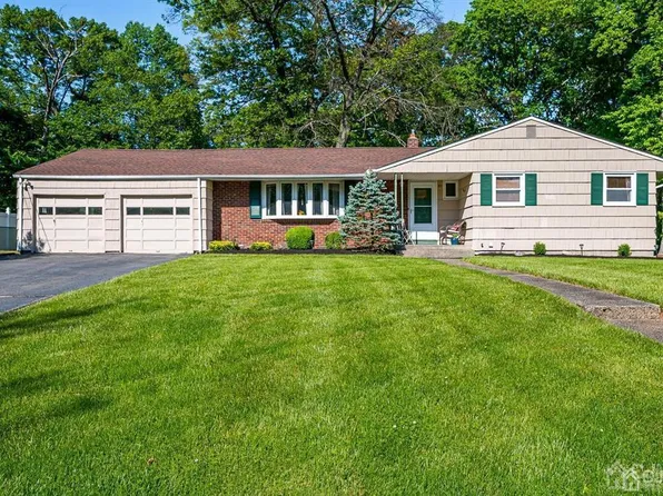 82 Calvert Ave W, Edison, NJ 08820