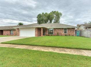 1113 NW 7th Pl, Moore, OK 73170